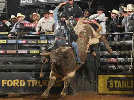 Mauney leads PBR event in Duluth through Day 1
