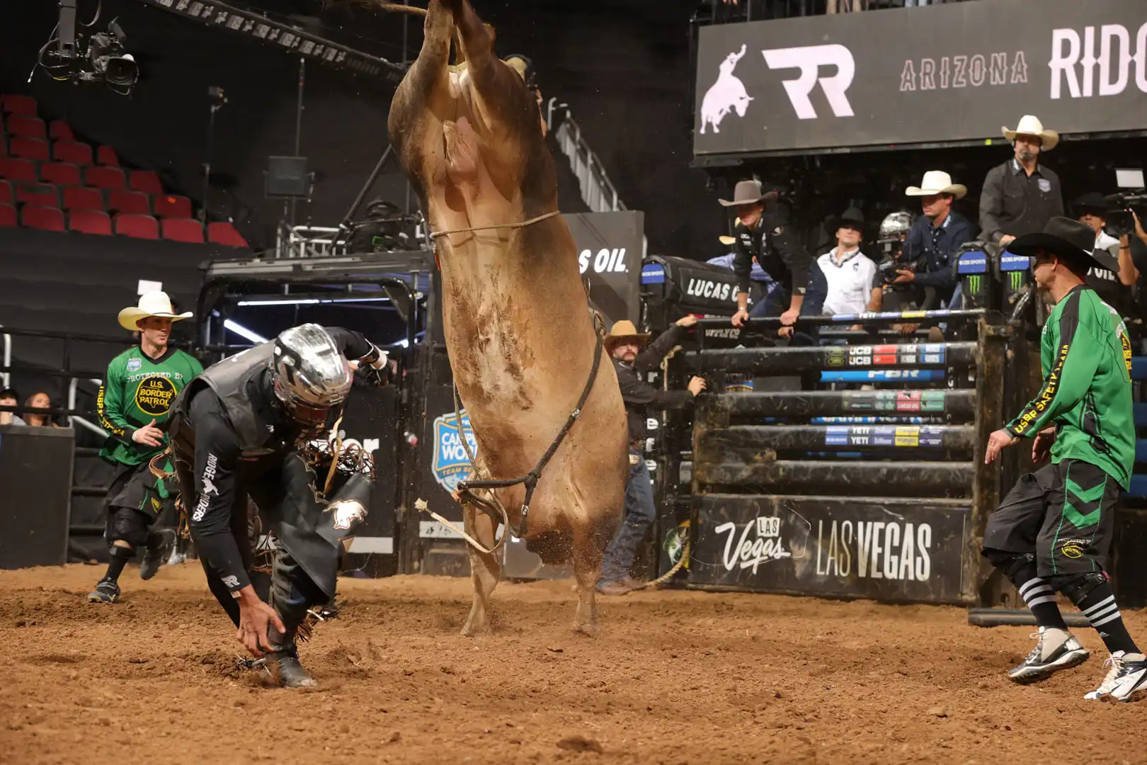 ff02b298-903f-4333-a19a-3c24d047705d