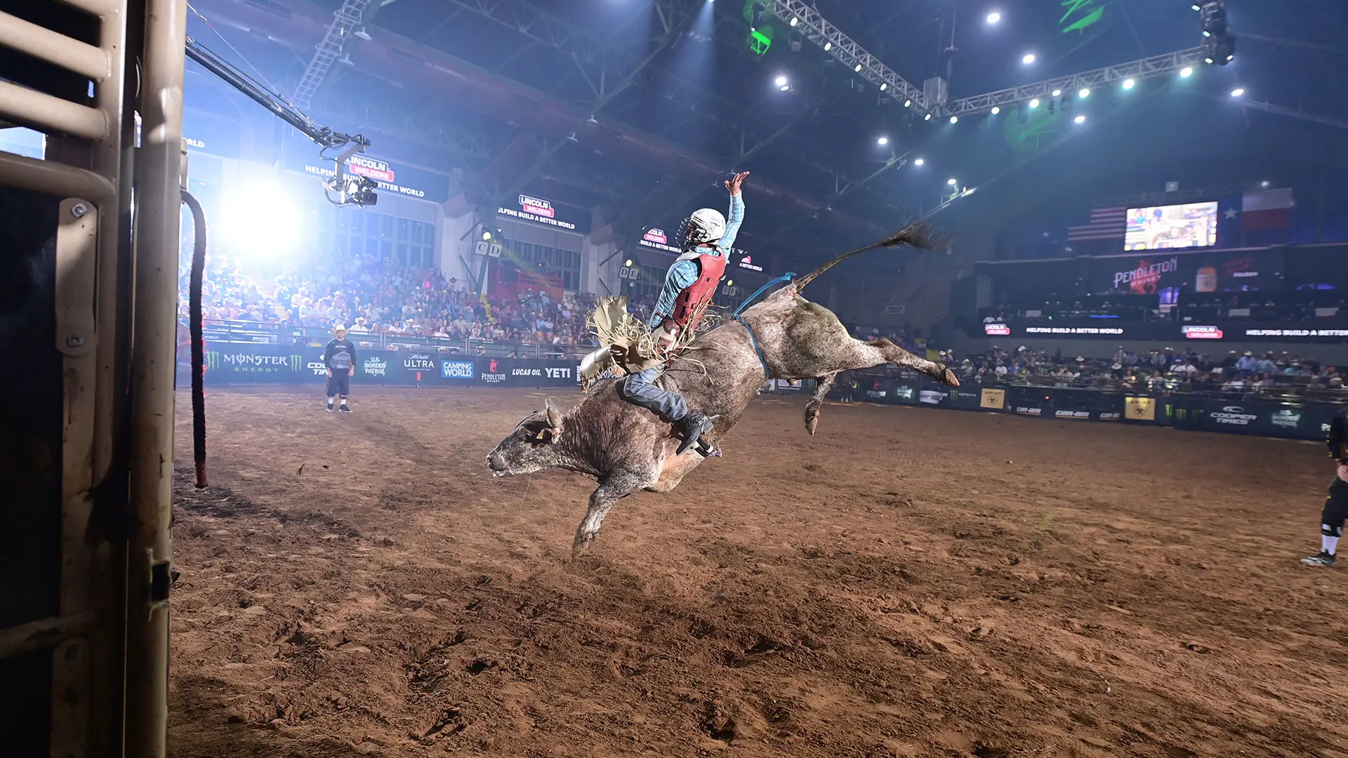 Bolton continues climb in Rookie of the Year race with huge Round 1 win at PBR World Finals – Eliminations