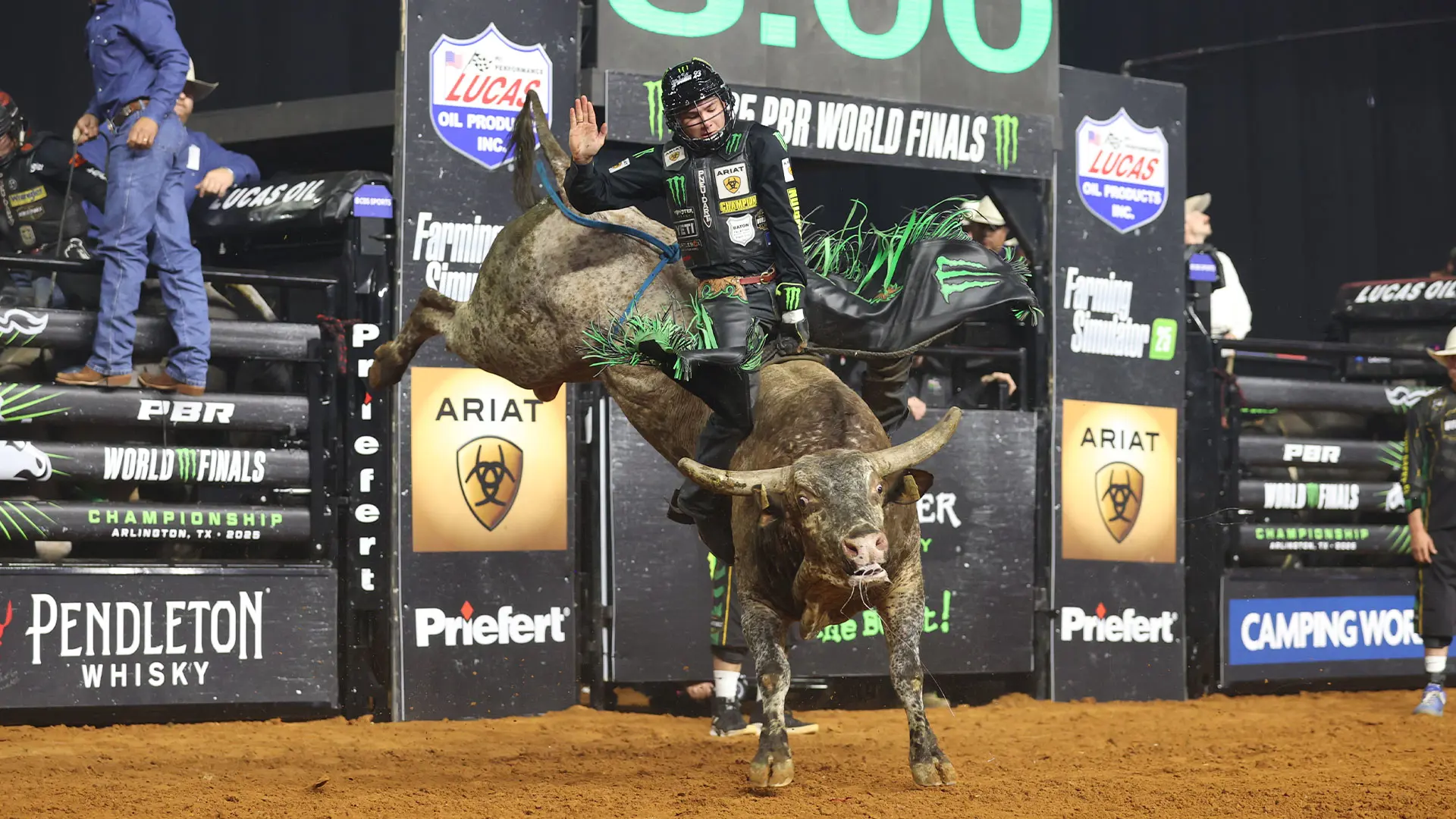 No. 3 John Crimber continues to fuel gold buckle drama despite riding with broken collar bone