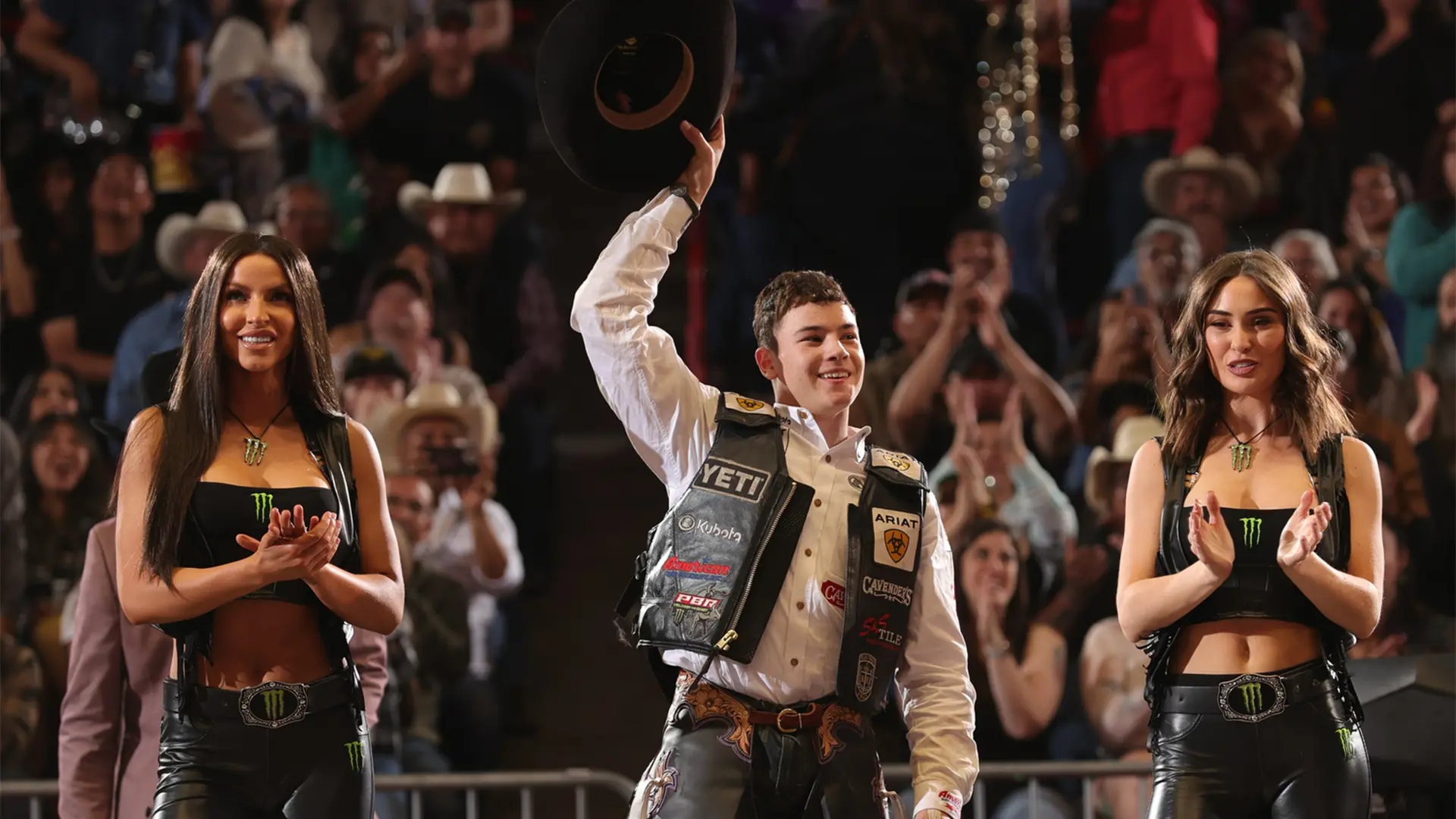 John Crimber wins Round 1 of PBR Ty Murray Invitational in Albuquerque 