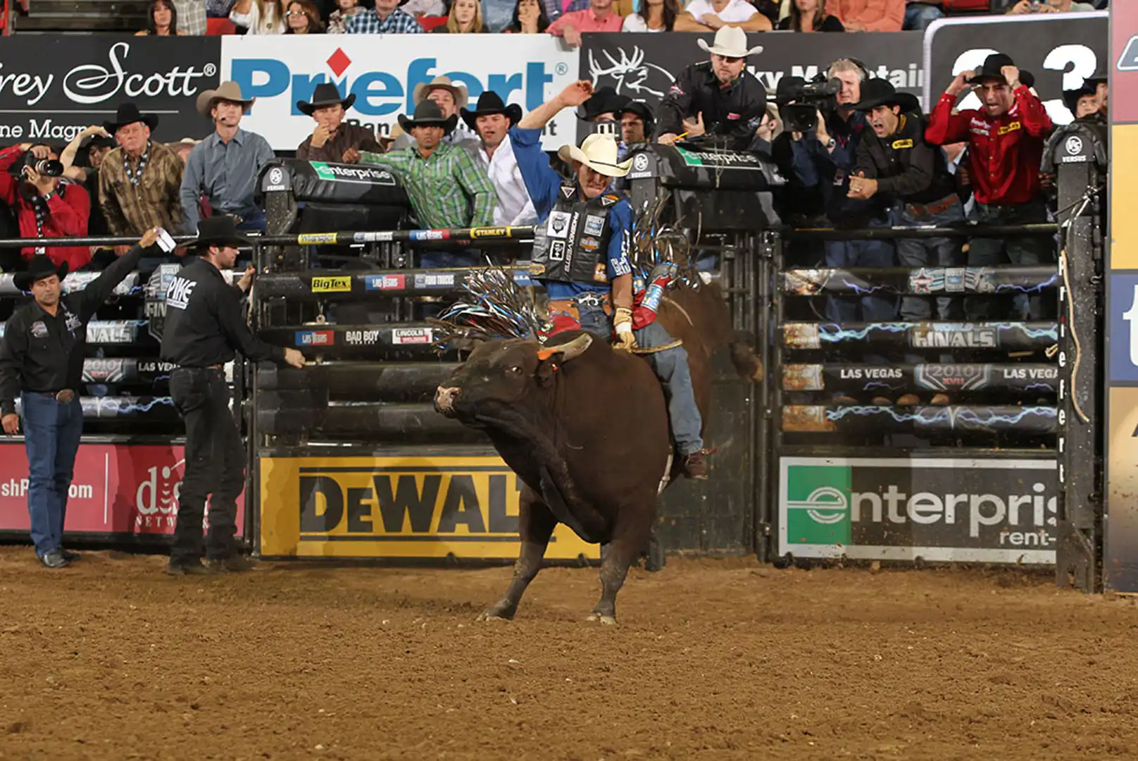 b1d40989-56e2-4cf6-bcce-21da2b0a917f