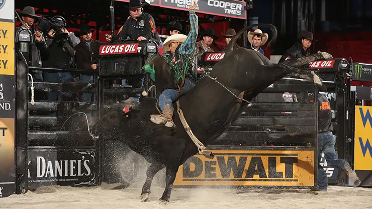 Wallace de Oliveira wins PBR Chicago Invitational 