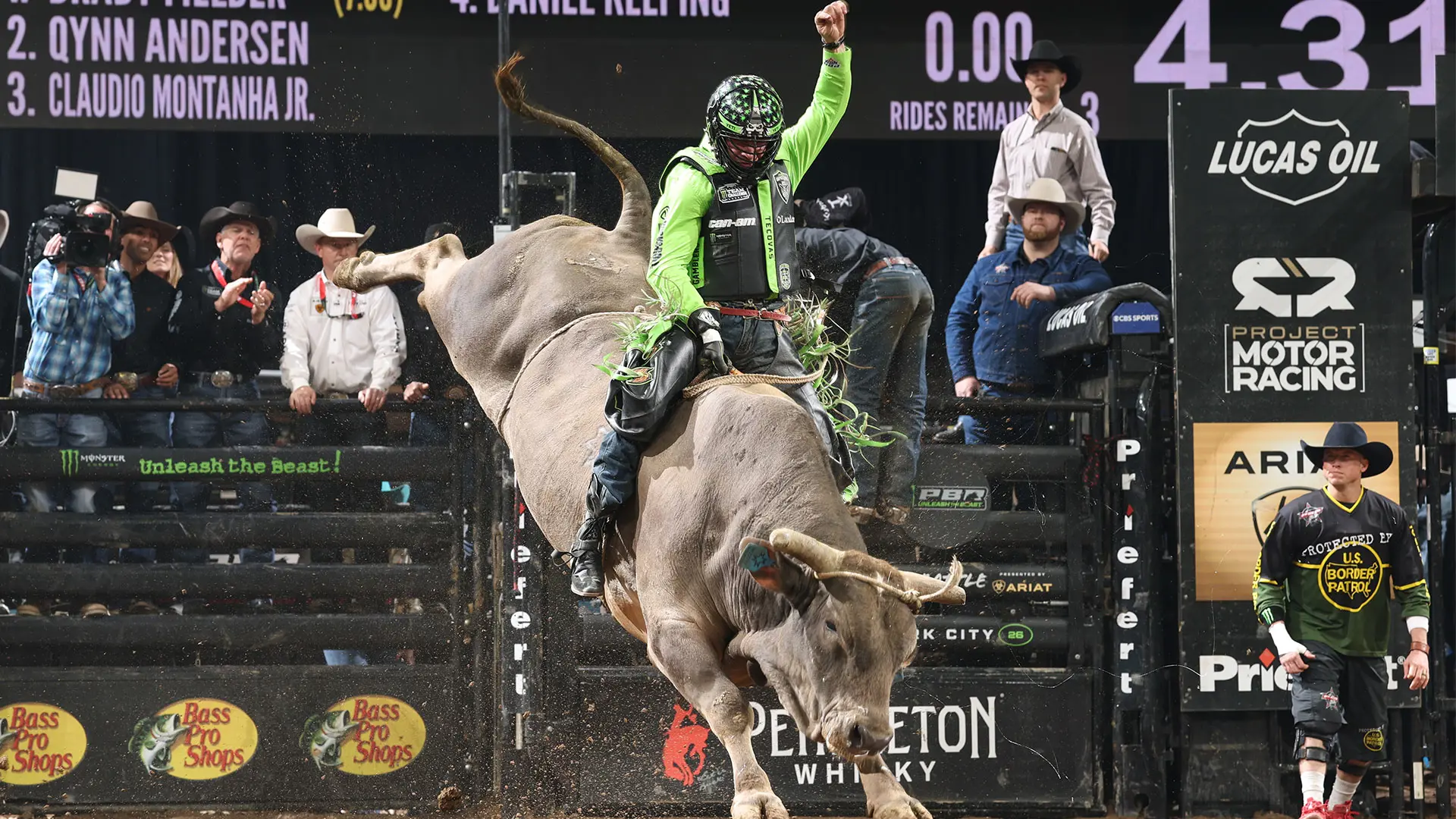 Sage Steele Kimzey wins opening round in front of sellout crowd at Madison Square Garden