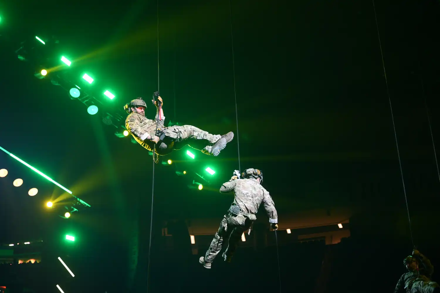 25 LIVE Pittsburgh 02 280