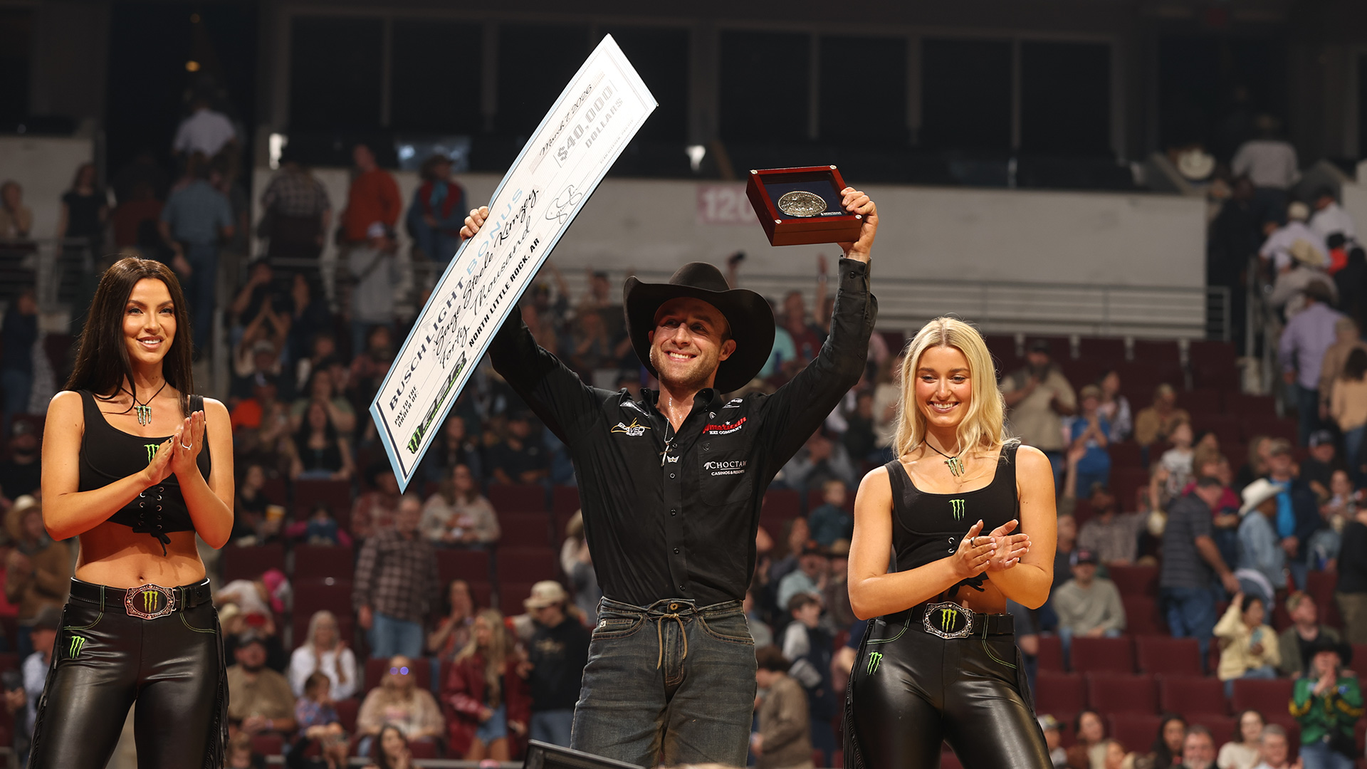 PBR | Fireworks in Little Rock: Kimzey dominates as a moment
