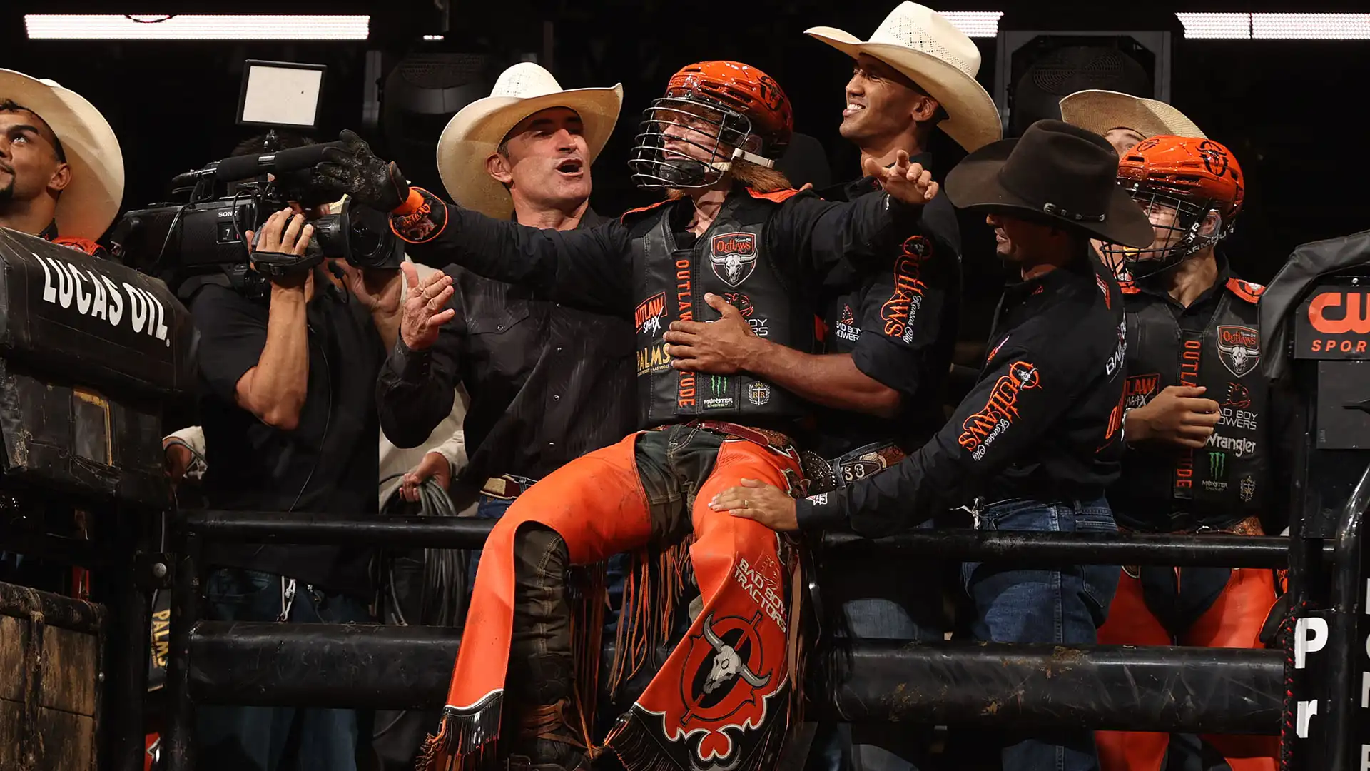 Back from the rodeo road: PRCA stars rejoin PBR Teams for the stretch run