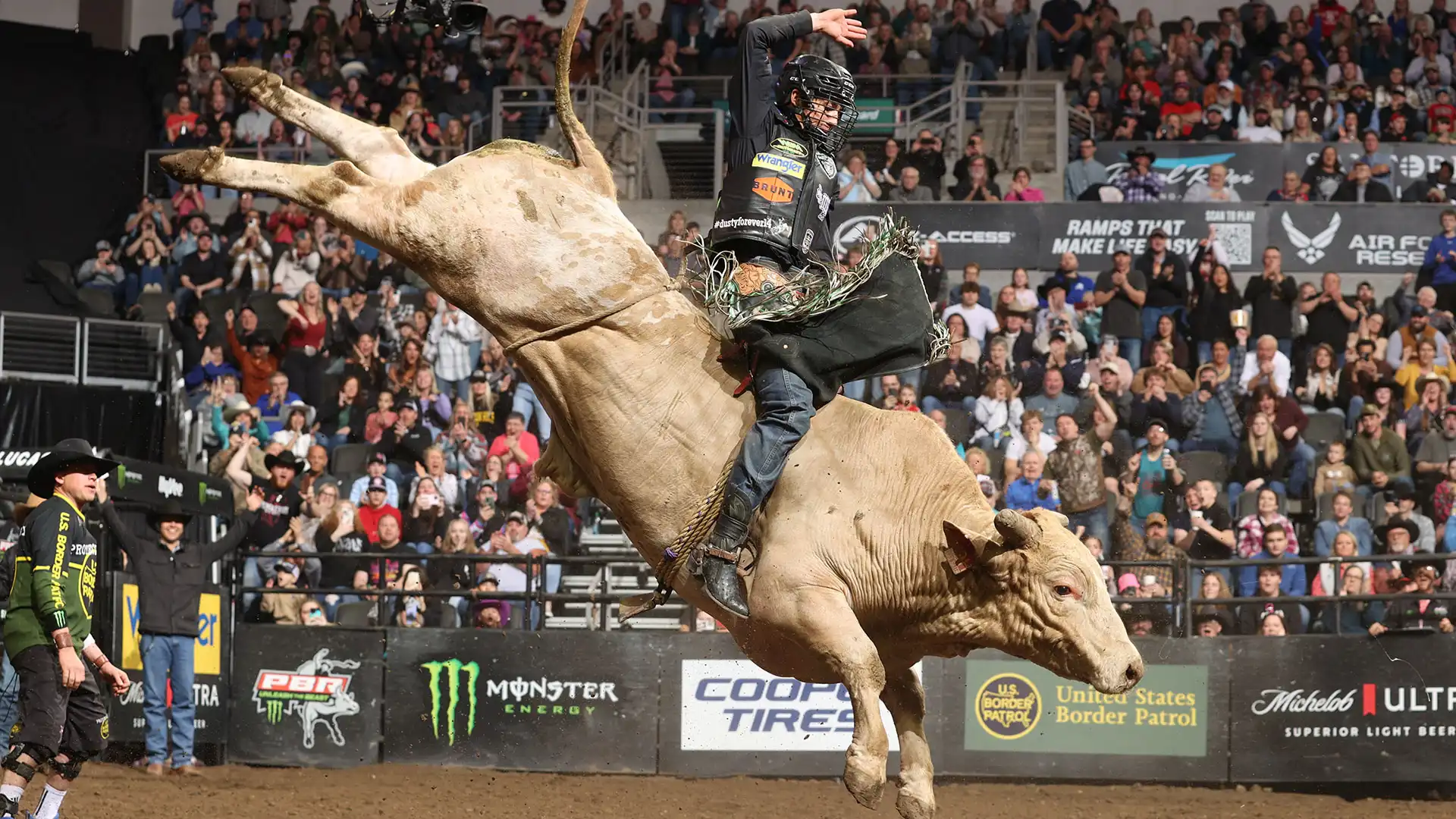 In a battle of world No. 1s, Kasel rides Man Hater to remain in control of tight world title race