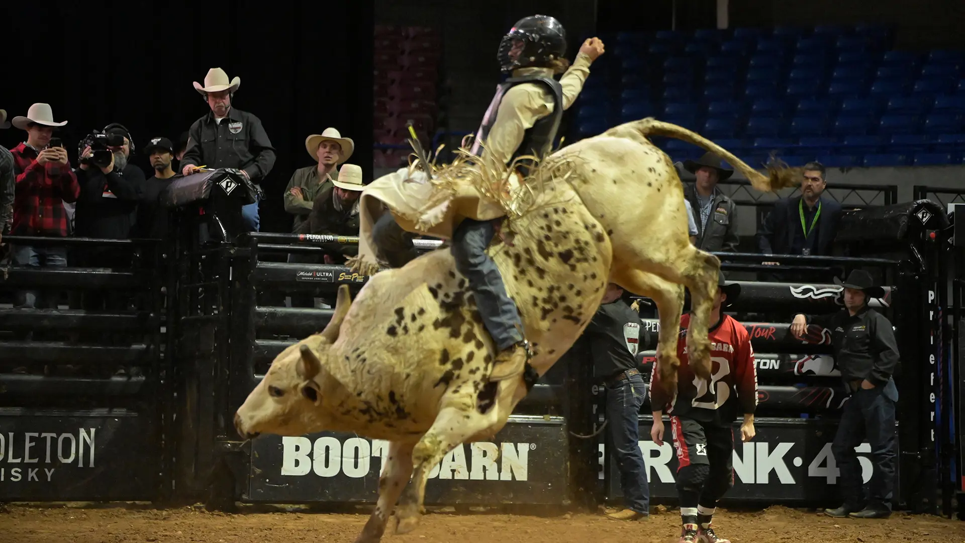 Bob Mitchell wins Round 1 of PBR Grand Rapids