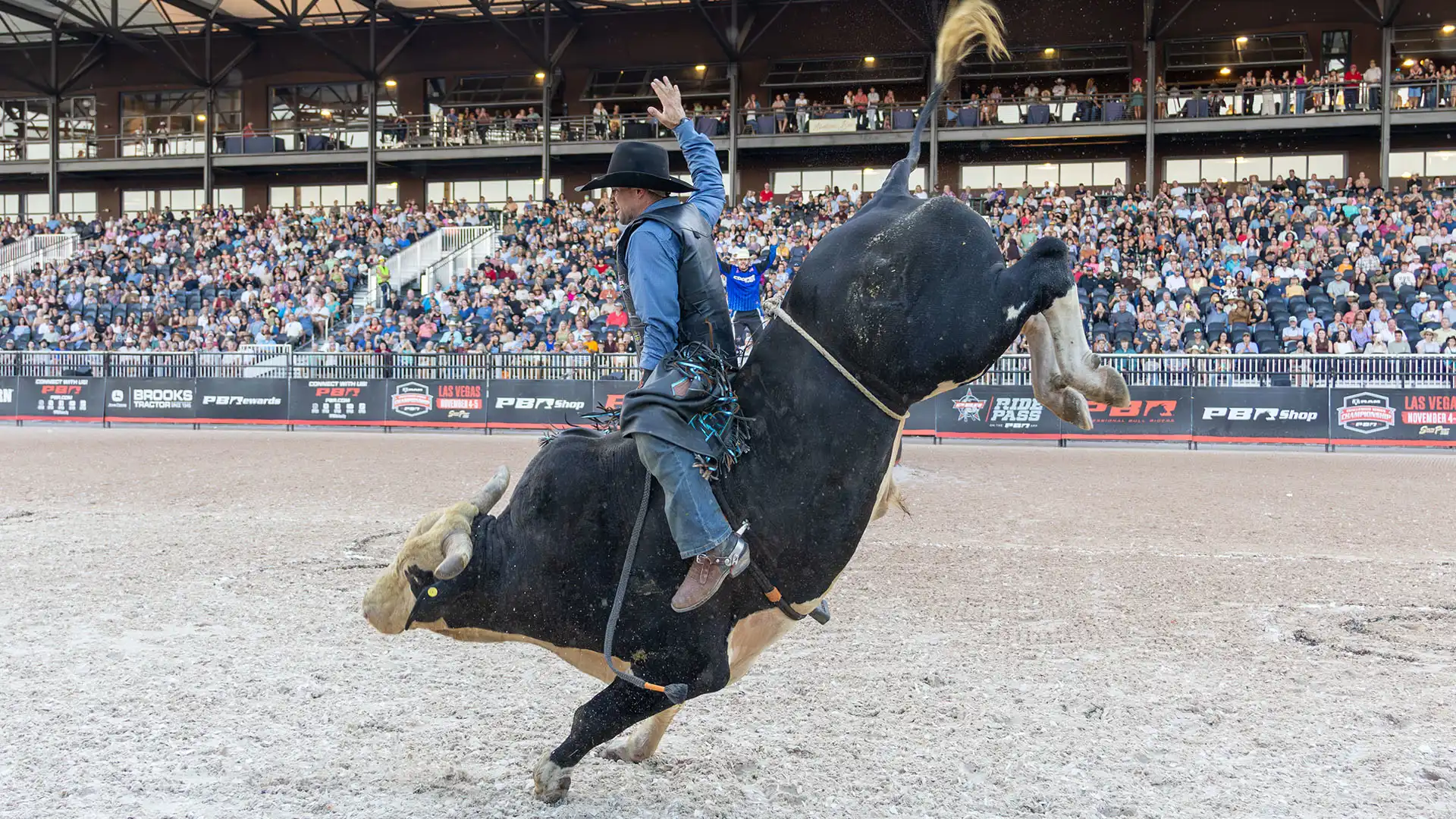 Marcus Mast victorious in front of sellout crowd at PBR Tryon