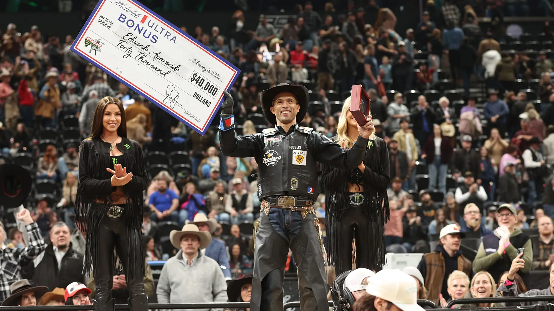 Eduardo Aparecido improves to No. 18 in world with walk-off win aboard Ricky Vaughn at record-breaking PBR Salt Lake City