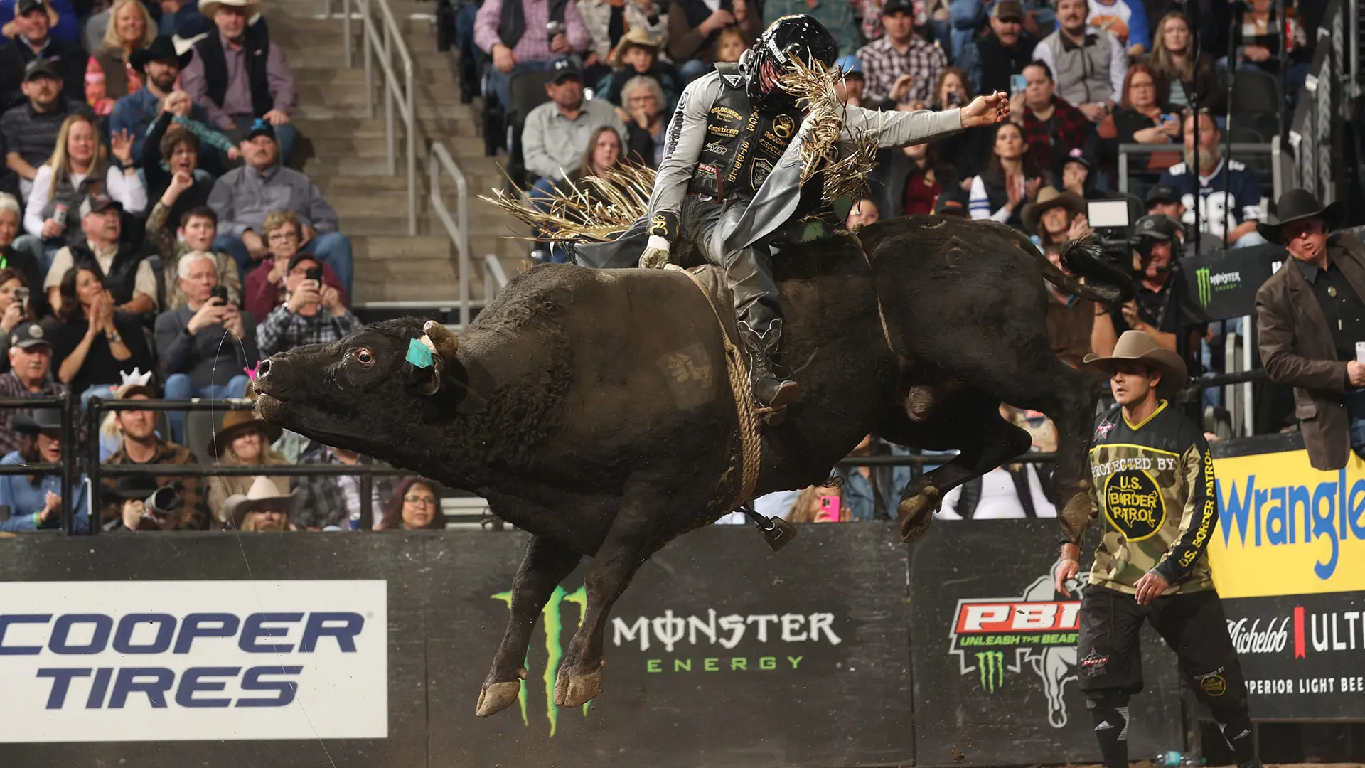 Kimzey hangs on for a wild ride in Sioux Falls, looks to gain ground in world title race