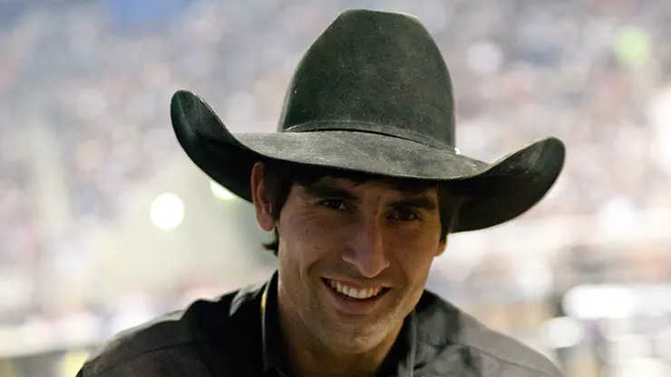 Alves ready to defend Last Cowboy Standing title