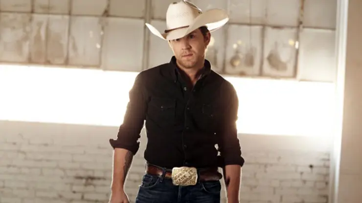Moore named semi-finalist for ACM New Artist of the Year