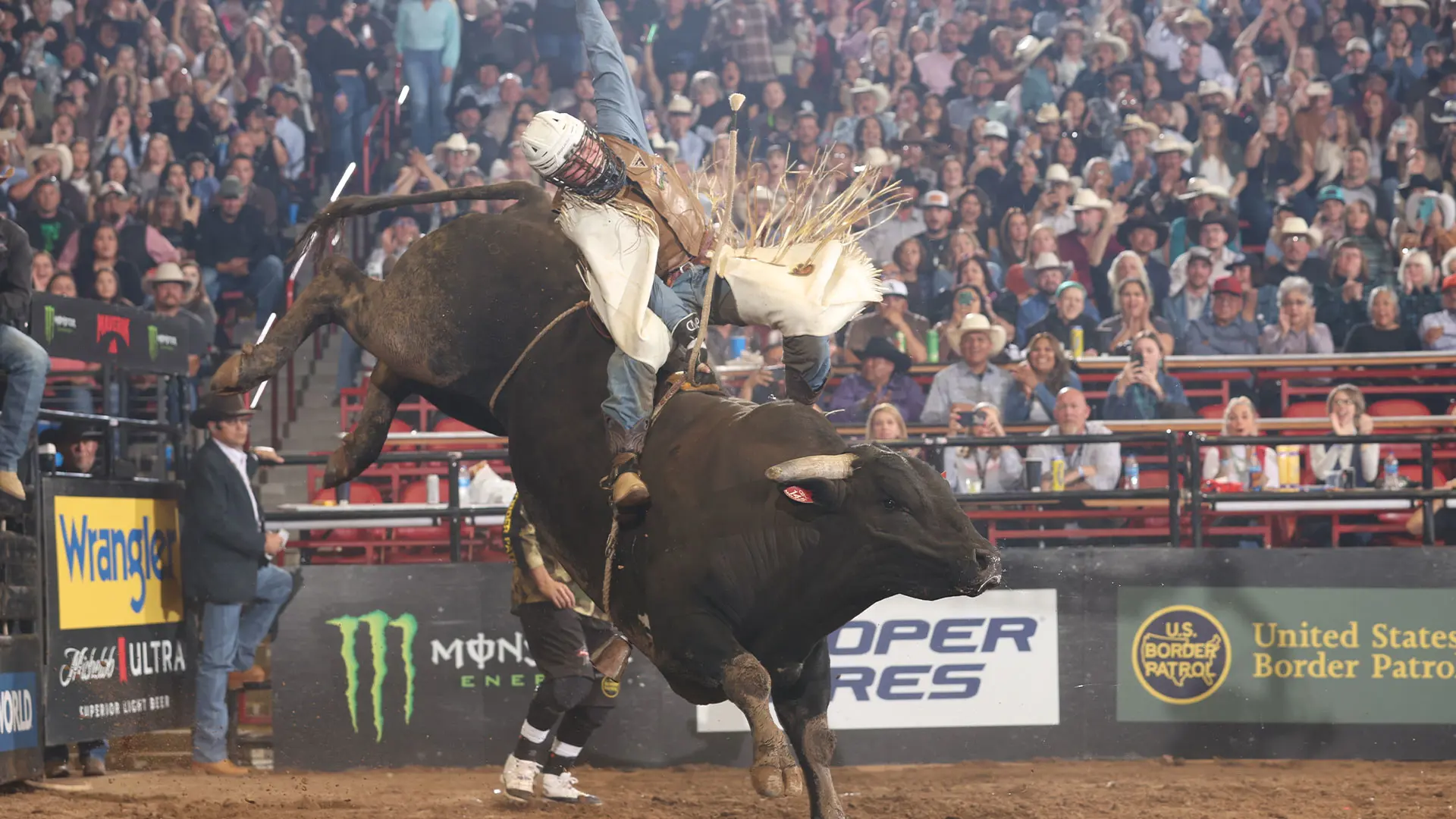 Ethan Winckler wins Round 2 at PBR Albuquerque Ty Murray Invitational with first 90-point ride of his career