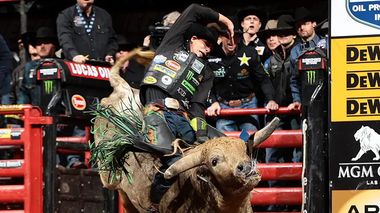 Mauney fighting through groin and pelvis injury