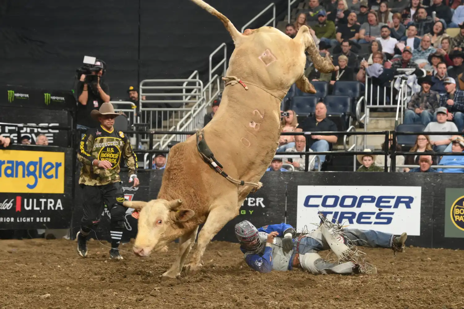 25 LIVE Pittsburgh 02 615