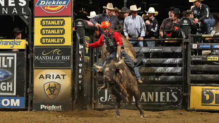 Two-time PBR World Champion wins in Iowa
