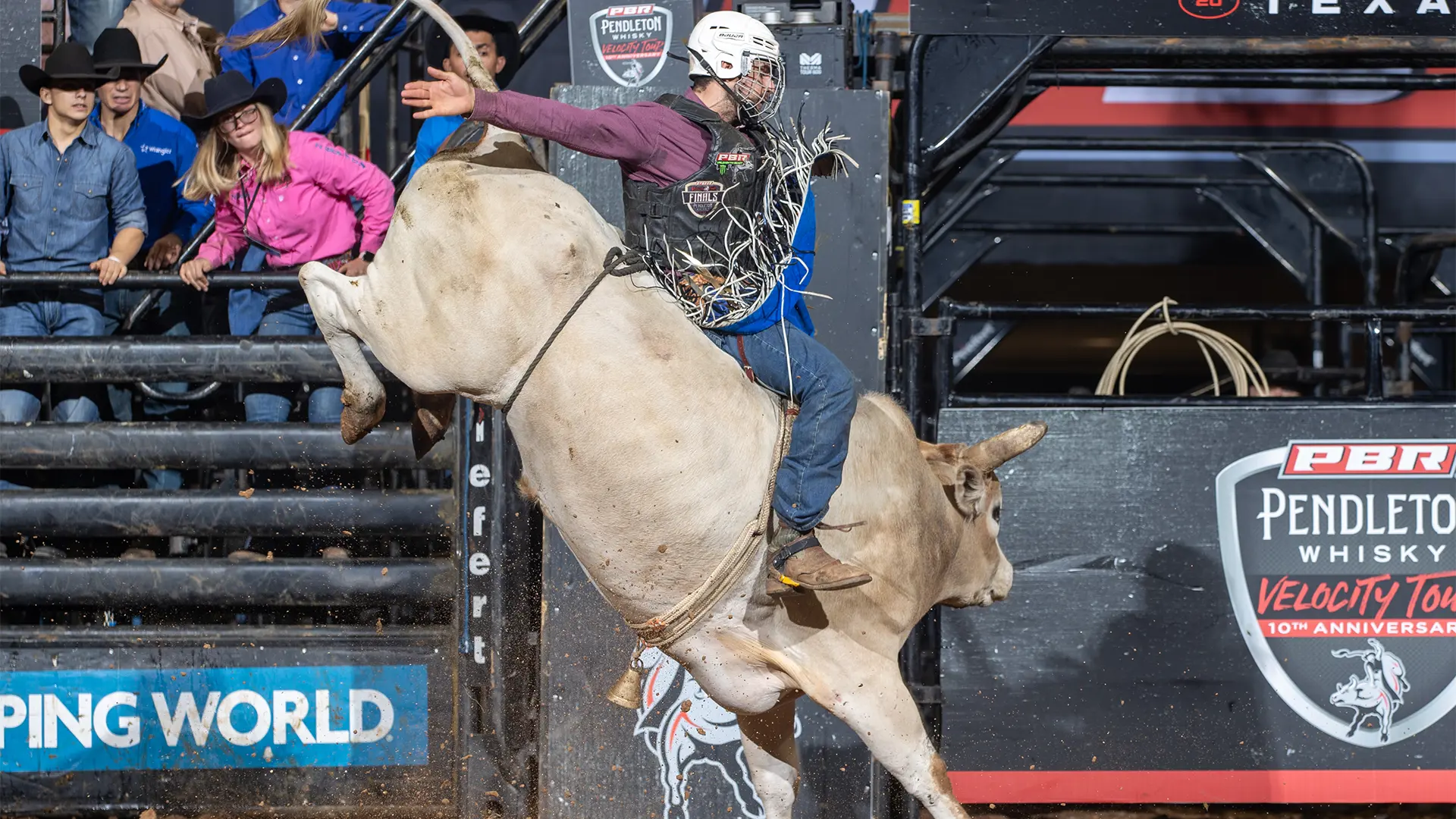 Lucas Fideles Souza stays hot, wins PBR Stockyards Showcase