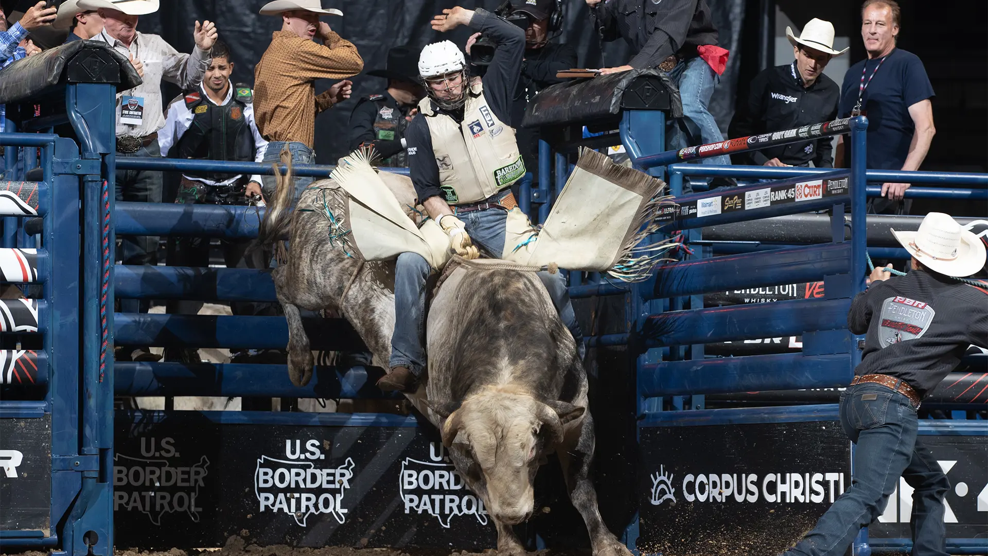 Wade Marshall breaks through with career-first PBR victory in Lacombe, Alberta 