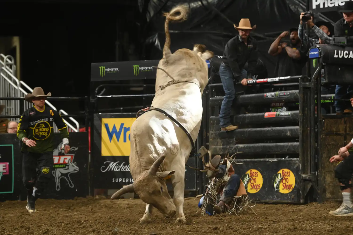 25 LIVE Pittsburgh 01 1247