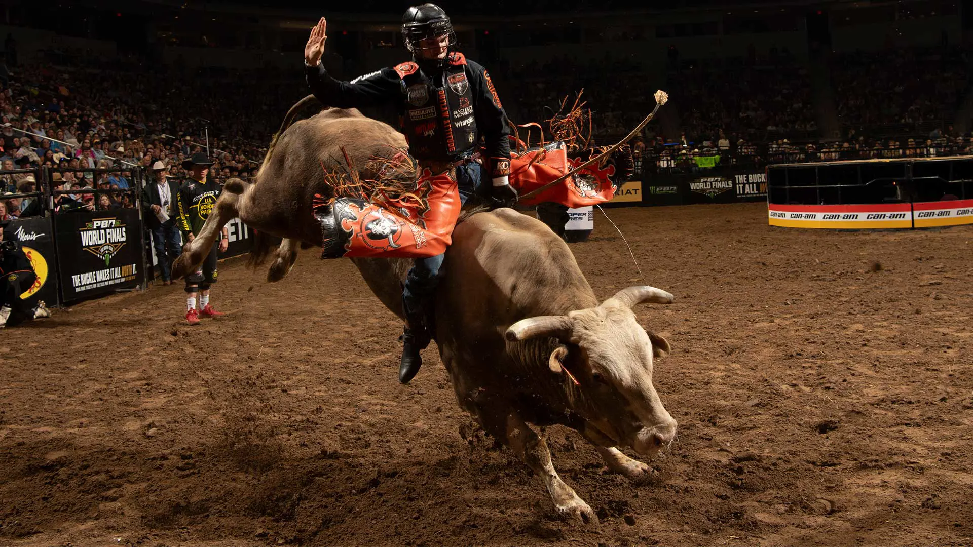 Tightening title race hits boiling point in Indianapolis: New No. 1 emerges as UTB Season enters crunch time