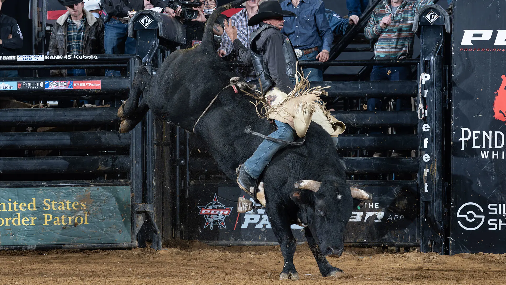 Carlos Garcia wins Busch Light PBR Youngstown before sold-out crowd