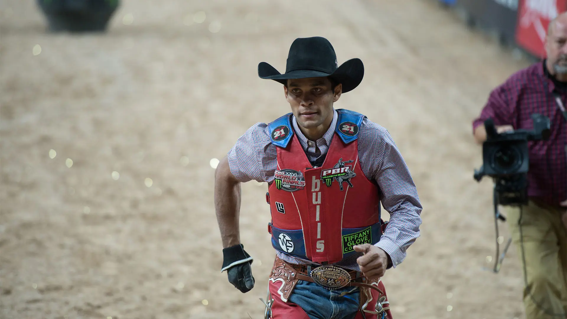 Perfect Alan de Souza wins PBR Stockyards Showcase at Cowtown Coliseum