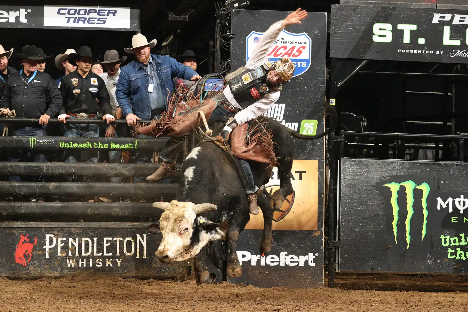 25 LIVE St Louis 02 1372