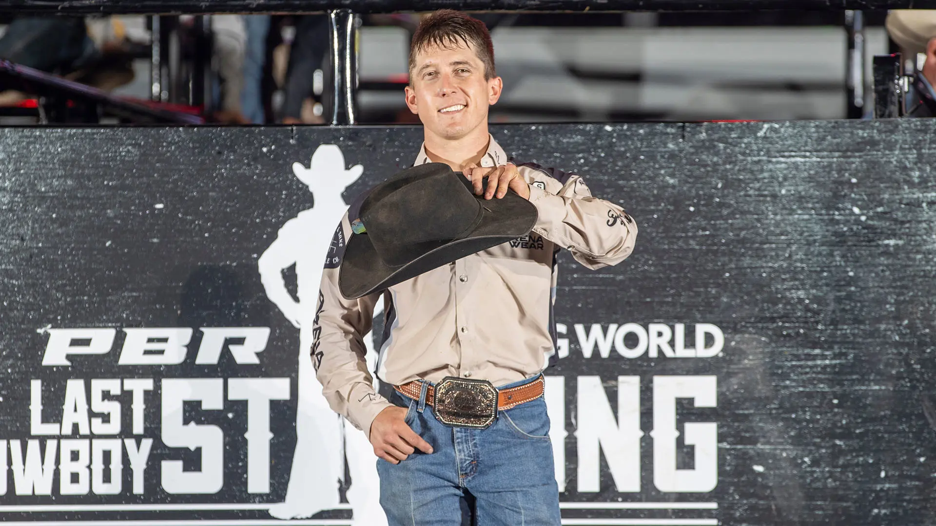 Dustin Martinez wins Round 1 of Camping World PBR Last Cowboy Standing in Cheyenne